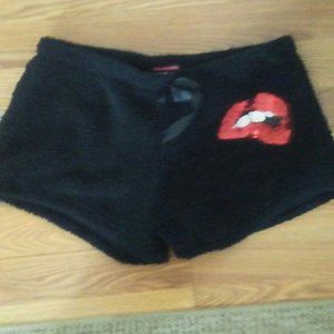 Black fleece sleep shorts with sequin lip design - Size M
